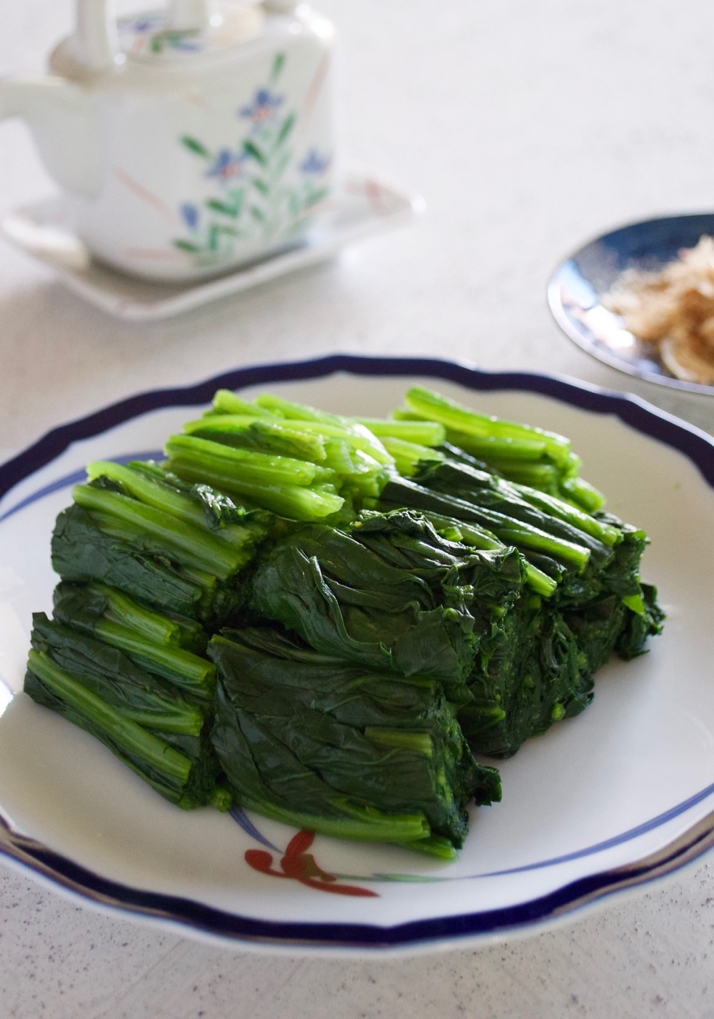 Spinach ohitashi salad is a very simple dish as a side or substitute for salad. Simply boil and serve with bonito flakes topping, or sesame seeds if vegetarian.