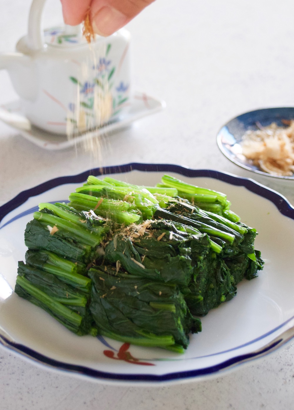 Spinach ohitashi salad is a very simple dish as a side or substitute for salad. Simply boil and serve with bonito flakes topping, or sesame seeds if vegetarian.