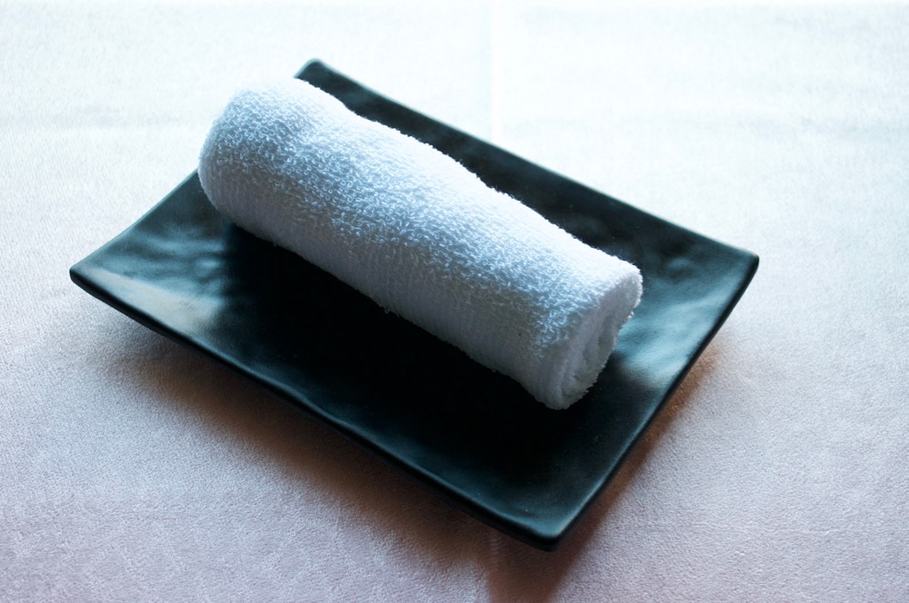 Oshibori (wet towel) to clean your hand before the meal.