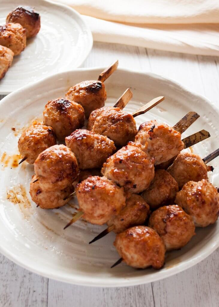 Chicken tsukune (Japanese chicken meatballs) is one of the regular yakitori dish items. Soft and bouncy meatballs are skewered and chargrilled with sweet soy sauce, ie. yakitori sauce. The key to my soft and juicy meatballs is the grated onion and amount of fat in the chicken mince (ground chicken).