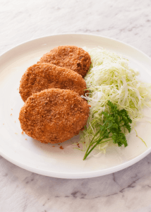 Crunchy outside, fluffy and a little bit sweet inside. Korokke (コロッケ, potato and ground meat croquette) is one of the very popular Japanese home cooking dishes. Have it with tonkatsu sauce (sweet Worcestershire sauce).