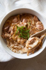 Oyako-don is a quick and easy dish that is low cost and filling. Perfect for the working mum with young growing kids. I was exactly like that many years ago. If you add some salad and miso soup to accompany it, it will become a simple but great weekday meal.