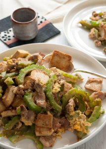 A super easy Japanese stir fry from Okinawa, goya chanpuru is full of bonito flakes, which is unique for a stir fry dish and so flavoursome that you will get addicted to it. It is not greasy at all and my version is made with pork slices instead of SPAM which is the real version of goya chanpuru.