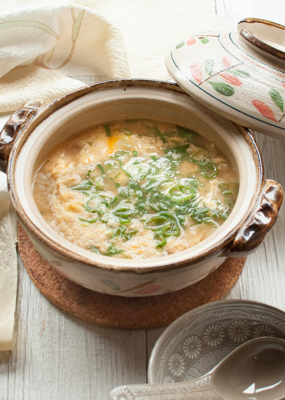 Zosui (雑炊) is a Japanese version of congee. Rice is cooked in flavoured soup with vegetables, egg and sometimes meat or fish. It is often made using the soup from the hot pot to wrap up the wonderful meal of the day. You can imagine how good the soup from the hot pot would be, can’t you?
