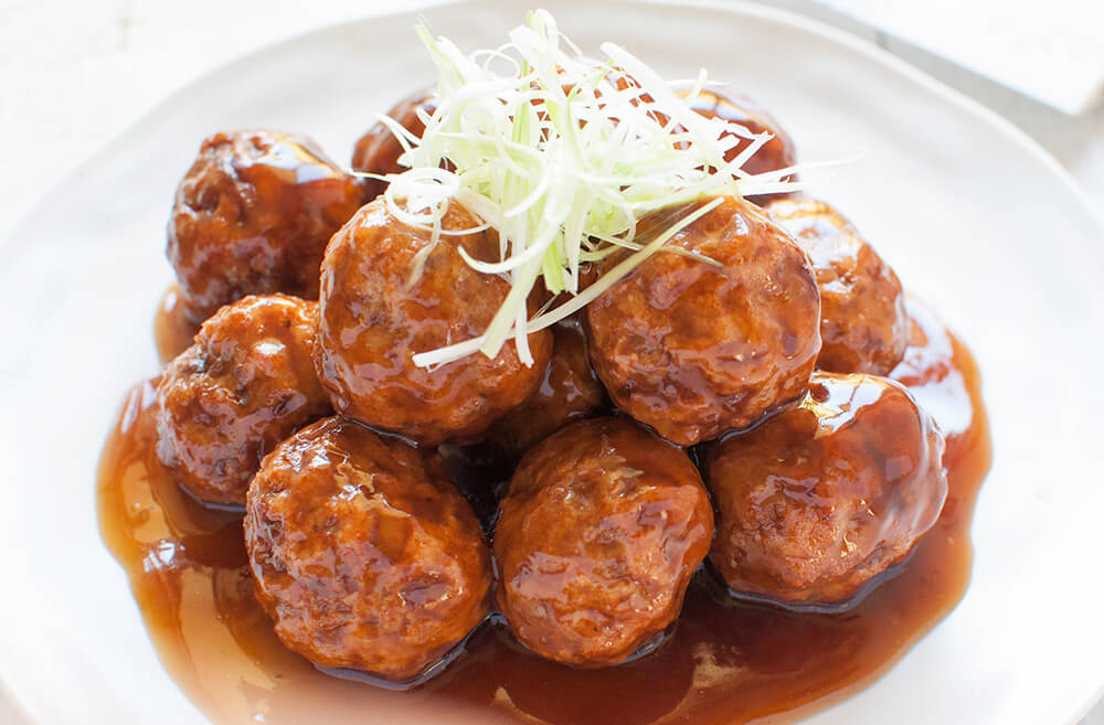 Japanese Pork meatballs are deep fried meatballs coated in flavoursome sauce. By just changing the sauce, you will get quite different meatball dishes – one with sweet and sour sauces, one with weet soy sauce like teriyaki sauce. Both are really tasty.