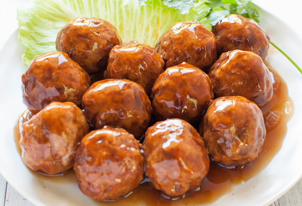 Japanese Pork meatballs are deep fried meatballs coated in flavoursome sauce. By just changing the sauce, you will get quite different meatball dishes – one with sweet and sour sauces, one with weet soy sauce like teriyaki sauce. Both are really tasty.
