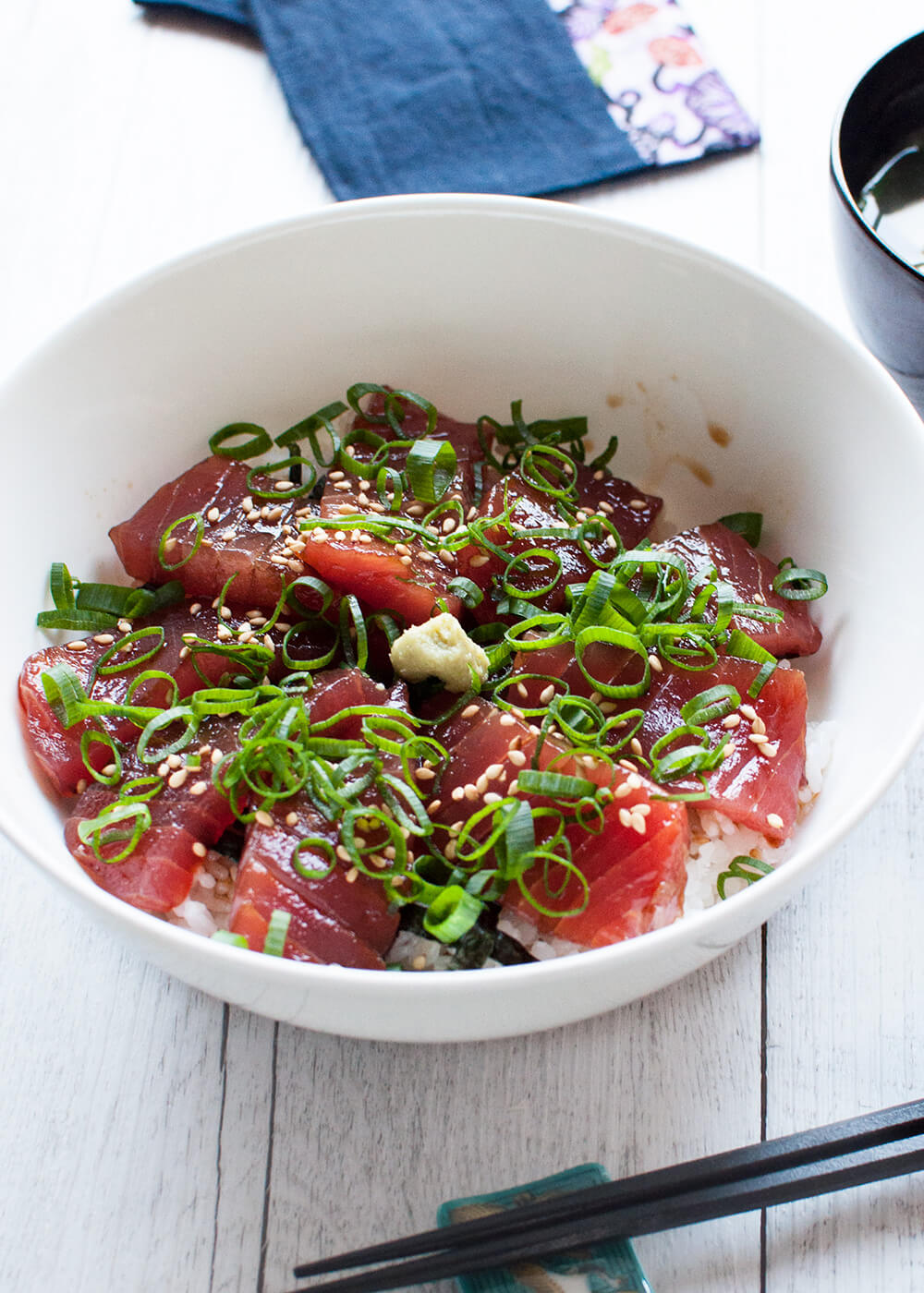 Super easy meal with sashimi quality tuna is one of my favourites. Maguro no Zuke-don (Marinated Tuna on Rice) requires no cooking. Just marinate tuna slices and place them on the cooked rice, topped with garnish.