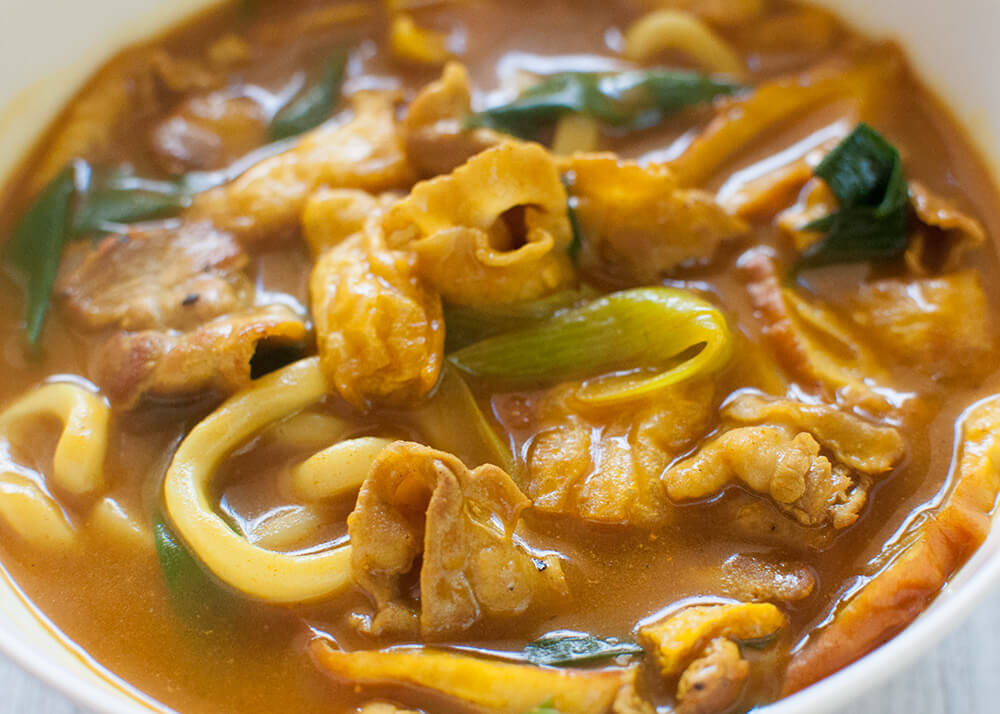 This is not just a simple bowl of udon noodles but curry flavoured noodles with pork, shallots (scallions), aburaage (deep fried tofu) and fish cakes. I made the curry sauce from scratch and flavour is amazing – almost noodle restaurant quality.