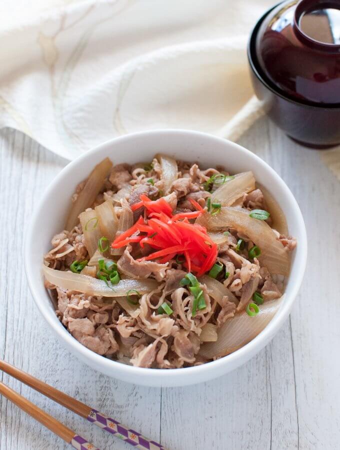 Japanese Beef bowl (Gyū-don) is a popular one-bowl dish that consists of a bowl of rice topped with thinly sliced beef and onions simmered in sweet soy-flavoured sauce. It is so quick to make, tasty and filling – a perfect mid-week family meal.