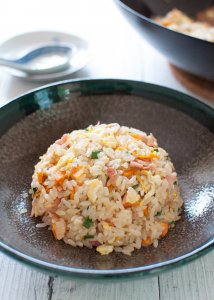 This is a quick Japanese fried rice made with store-bought fried rice seasoning. All you need is rice, egg and chopped vegetables. If you want, add meat too. The flavour of the Japanese fried rice is similar to Chinese fried rice but a bit lighter and less oily.