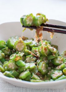 Zoomed in photo of sticky okra mixed with bonito flakes and soy sauce.