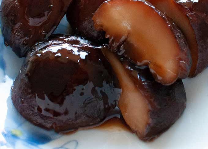 Zoomed in photo of Simmered Shiitake Mushrooms.