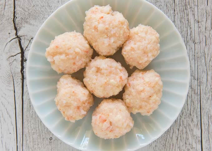 Boiled shrimp balls.