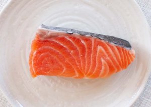 Fresh salmon fillet cut to a small size that suits in a bento box.