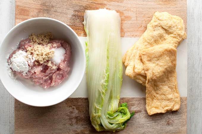 Ingredients of Layered Chicken and Chinese Cabbage (Hakata-style Simmered Cabbage).