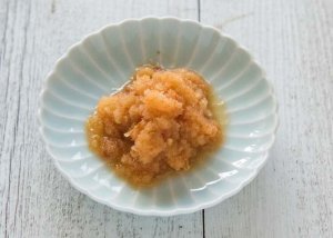 Momiji Oroshi (grated daikon with chillies) on a small plate.