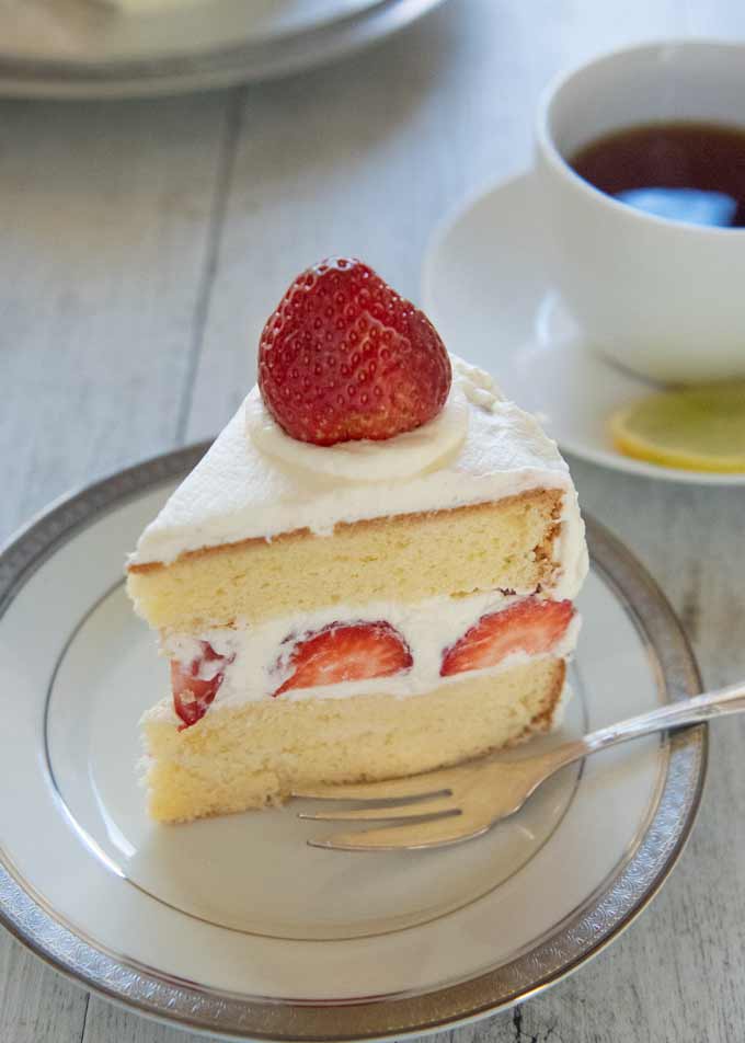 Japanese Strawberry Sponge Cake (Strawberry Shortcake) | RecipeTin Japan