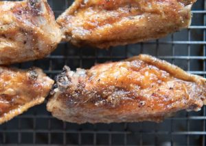 Zoomed-in photo of Furaibou-style fried chciken wings.