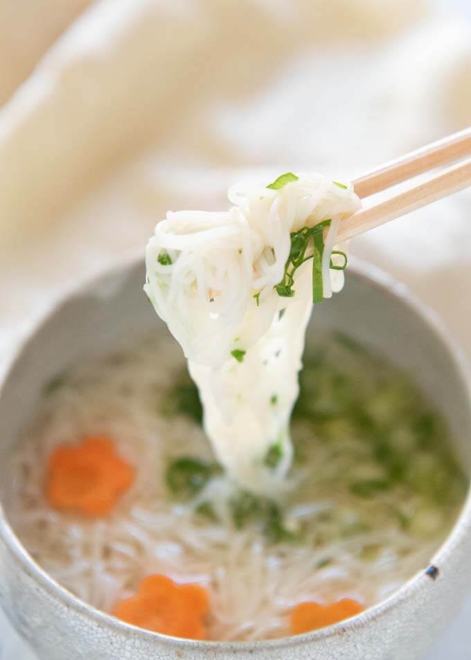 Picking up some needles from the Cold Nyūmen in a bowl.