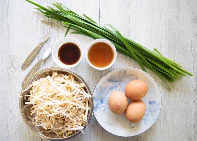 Ingredients for Garlic Chives and Egg Stir-fry with Bean Sprouts.