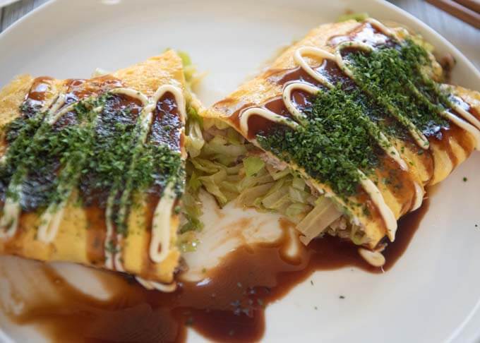 Showing inside of Pork and Cabbage Omelette (Tonpeiyaki).