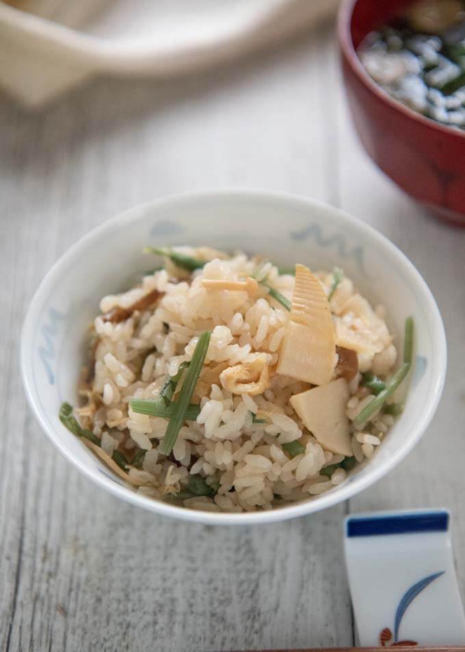 https://japan.recipetineats.com/wp-content/uploads/2022/10/Rice_with_Mountain_Vegetables_8307.jpg