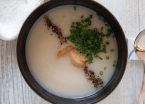 Top-down photo of Turnip Soup (Turnip Surinagashi).