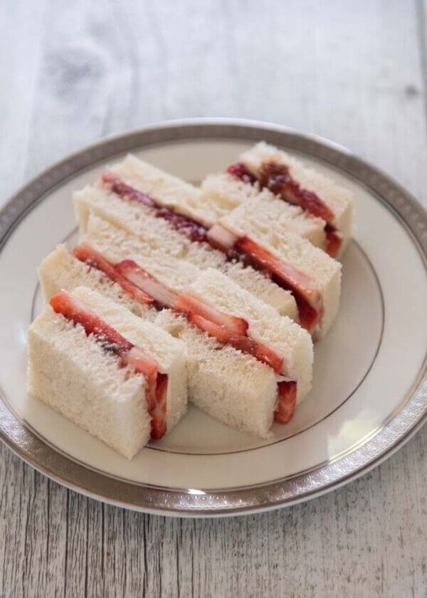 Ichigo Sando (Strawberry and Cream Sandwich) RecipeTin Japan
