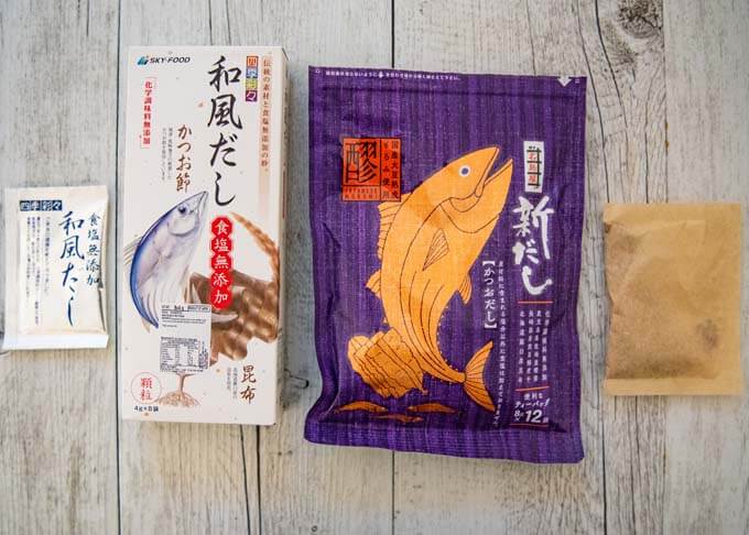 Sample dashi packs that contain bonito flake powder.