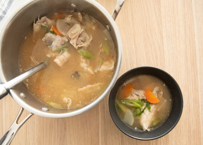 Arajiru in a pot and in a bowl.