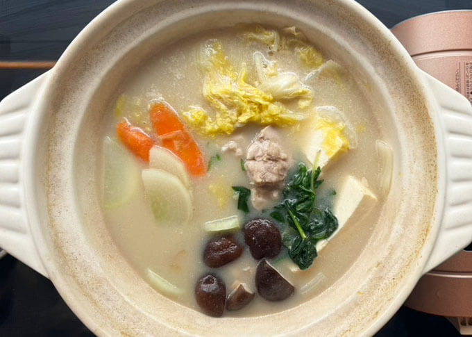 Tōnyū nabe made with ready-made broth.