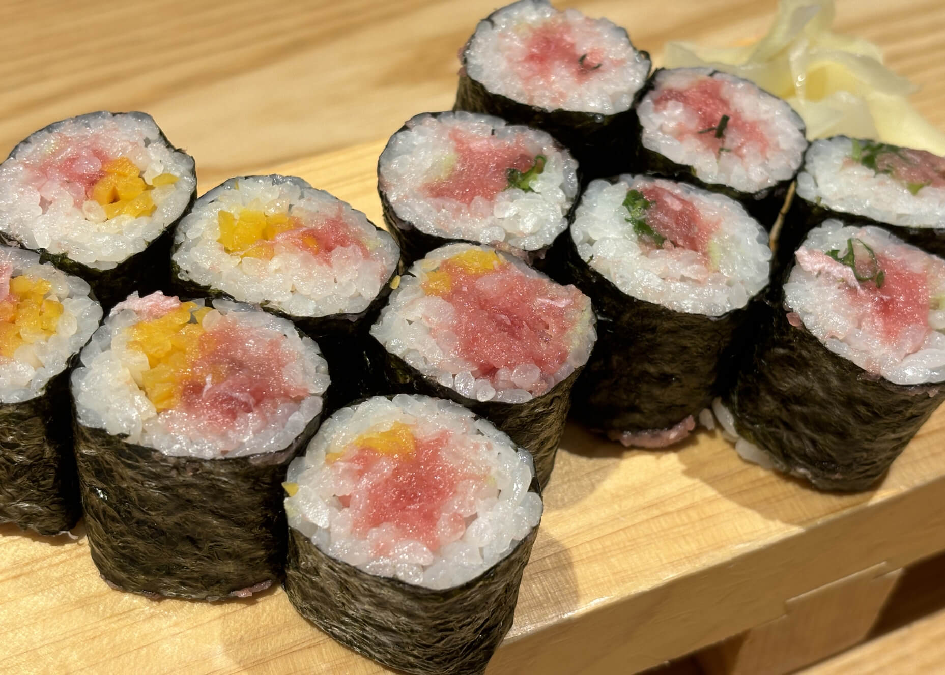 Torotaku maki (left) and negitoro maki (right)